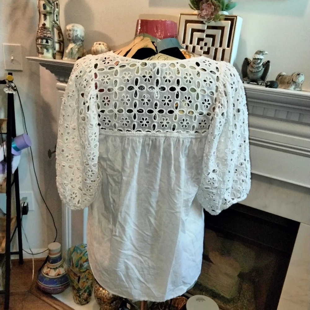 Anthropologie Lil white eyelet puff sleeve blouse size small